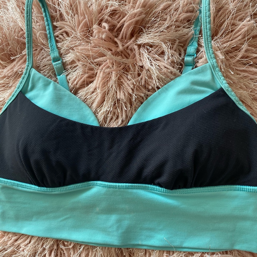 Lululemon teal and black crop top activewear